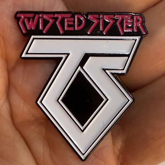 TWISTED SISTER Badge Pin - Picture 2 of 5